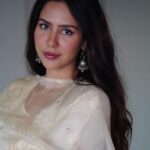 Sonam Bajwa Instagram - हमारी तरफ से निगाहें हटा लो !!