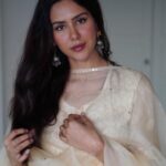 Sonam Bajwa Instagram - हमारी तरफ से निगाहें हटा लो !!