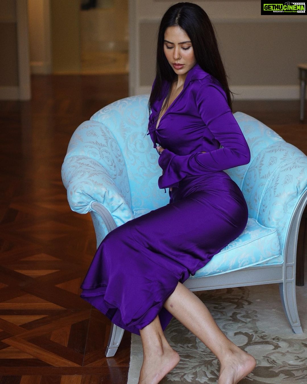 Sonam Bajwa Instagram - 𝑮𝒐𝒕𝒕𝒂 𝒍𝒐𝒗𝒆 𝑷𝒖𝒓𝒑𝒍𝒆 💜