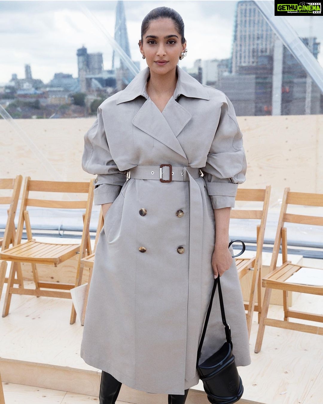 Sonam Kapoor Instagram - “When you come out of the storm, you won’t be the same person who walked in. That’s what this storm’s all about.” Haruki Murakami, Kafka on the Shore In all @alexandermcqueen MU @marygreenwell Hair @kenorourke1 Styled by @nikhilmansata Fashion assistant @roshnisukhlecha Photos @cowphoeb. #photodump #mcqueen Tobacco Dock Venue LTD