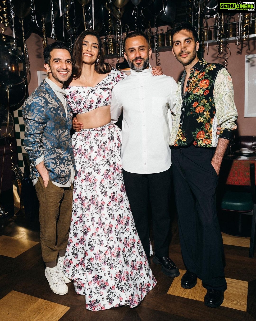 Sonam Kapoor Instagram - To my brother from another mother and to my twin in every aspect. Happy happy birthday dearest Niki. Love you too much. Always be your kind, selfless, artistic self. You don’t know how much you inspire those around you with your idealism. 🎂 @nikhilmansata ❤️ London, United Kingdom
