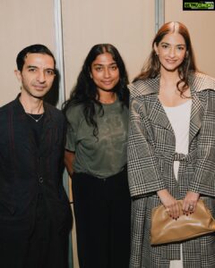 Sonam Kapoor Instagram - “You were born a child of lights wonderful secret - you return to the beauty you have always been” #photodump #aboutmonday London, United Kingdom