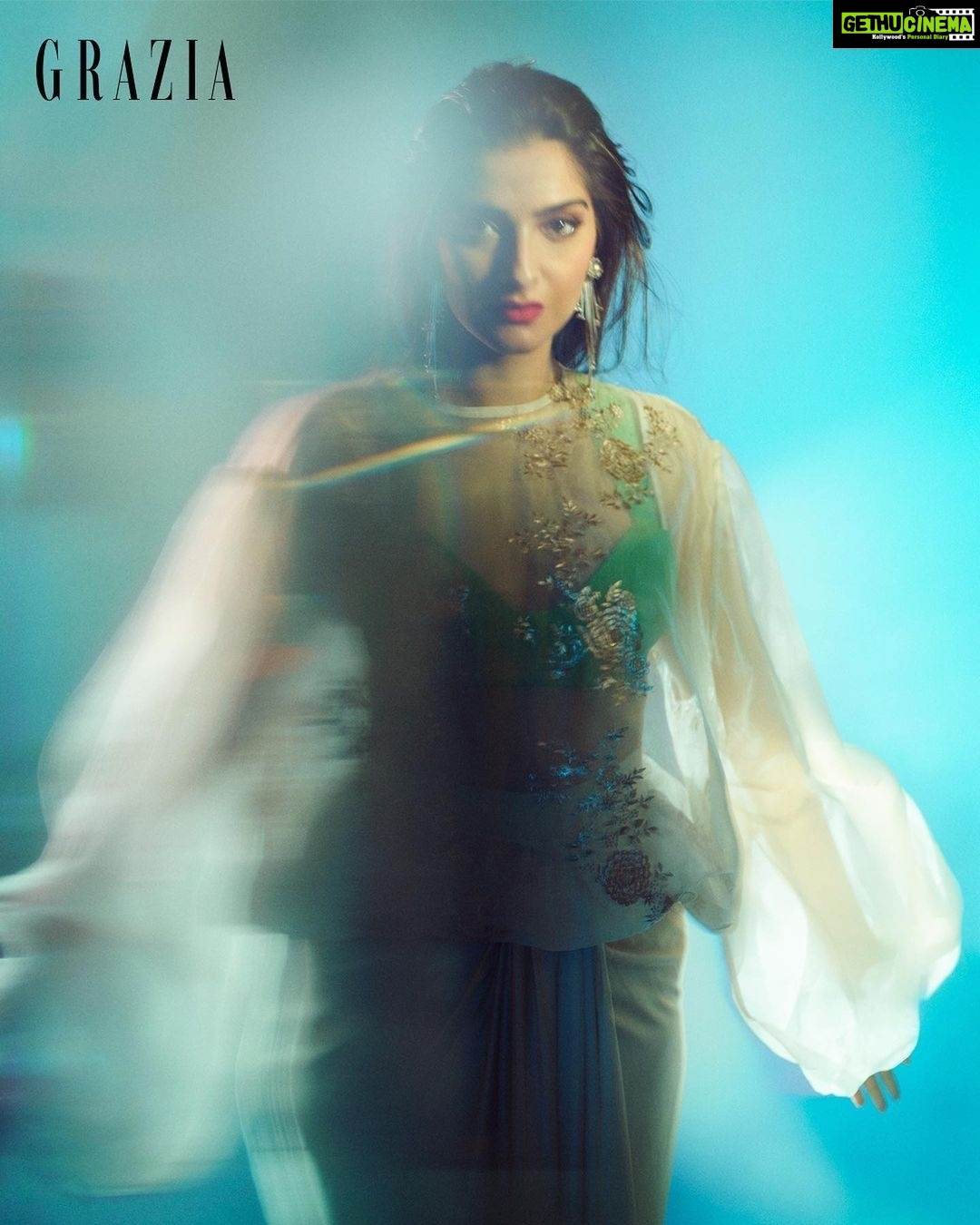 Sonam Kapoor Instagram - I have a special bond with Anamika, ever since we worked together on Delhi-6 we’ve been super close. I will forever cherish the monochrome ensemble she created for my wedding reception. I love how she fuses the old with the new, and contemporises craft. She’s a true artist with the rare ability to transport you into romance and whimsy. This particular look is quintessentially Anamika for me! Bralette, puff sleeved organza blouse, dhoti skirt, all @anamikakhanna.in, spiky metal earrings: @suhanipittie Photographs: @vishwaphotographyofficial Fashion Director: @pashamalwani Make-up: @artinayar Hair: @bbhiral Words: @tanya.91 Assisted by (Styling): @nishthaparwani, @nahidnawaaz
