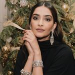Sonam Kapoor Instagram - Happy new year to the love of my life. He is not just #everydayphenomenal, he is everyyearphenomenal and the person I want to spend every new year with. Wishing all of you good health, happiness and fulfilment in 2022. @anandahuja #newyear 📸 @rowben_ London, United Kingdom
