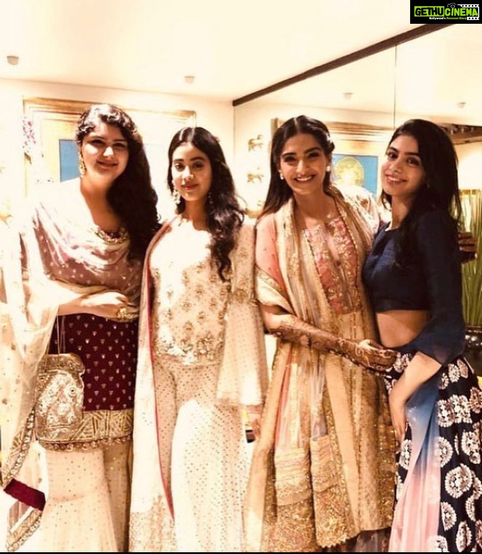 Sonam Kapoor Instagram - Happy happy birthday beautiful girl @shanayakapoor02 I hope you flourish my baby sister. Love you and miss you.. 🥳 🎂