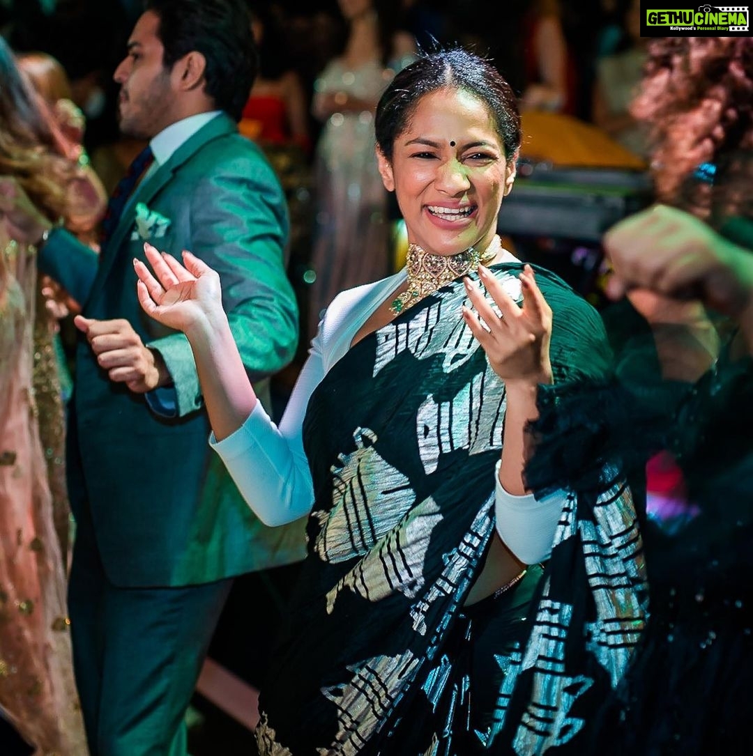 Sonam Kapoor Instagram - Happy happy birthday masu love you my pataka.. miss you and your nonsense and swag. #birthday #birthdaygirl #scorpio 🎂 🎉 ♏️ @masabagupta