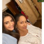 Sonam Kapoor Instagram - Happy happy birthday masu love you my pataka.. miss you and your nonsense and swag. #birthday #birthdaygirl #scorpio 🎂 🎉 ♏️ @masabagupta