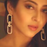 Sonarika Bhadoria Instagram - 🖤 🎥 @dieppj Glam - @mua_dipak_nayak @hairbymayuri