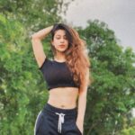 Sonarika Bhadoria Instagram – Ehsaas Karein Bakwaas Nahin 🙇🏻‍♀️