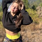 Sonarika Bhadoria Instagram - Mera Dil Kaheen Door Pahadon Mein Kho Gaya♥️ Also the first workout of 2022♥️