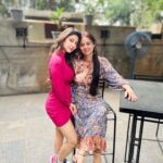 Sonarika Bhadoria Instagram - और जीने को क्या चाहिए ? 🌍❤️