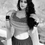Sonarika Bhadoria Instagram - Naa Ata Ho Naa Pata Ho Kore Naino Mein Koi Aa Base…