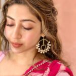 Sonarika Bhadoria Instagram - Pehar Gulabi Hai Gulabi Yeh Sehar 🌸 Outfit : @bunaai
