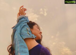 Sonarika Bhadoria Instagram - Say I’m a bird 🕊