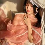 Sonarika Bhadoria Instagram – Tumhein dekh ke jhukti hain…