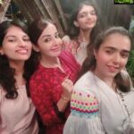 Sonia Mann Instagram - Friends❤️ @wannabeghostbuster_ @jasmine_sandhu97 @amreen_2609 ❤️❤️❤️❤️🌸