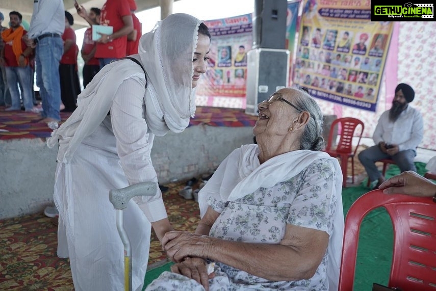 Sonia Mann Instagram - Today kisan Rally at Amarkot Amritsar 🙌 Pleasure meeting bibi Paramjit Kaur khalra ji 🙏 #kisanektazindabaad #farmersprotest