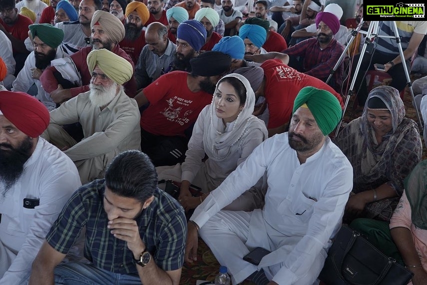 Sonia Mann Instagram - Today kisan Rally at Amarkot Amritsar 🙌 Pleasure meeting bibi Paramjit Kaur khalra ji 🙏 #kisanektazindabaad #farmersprotest