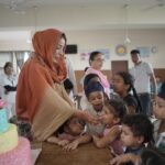 Sonia Mann Instagram - “Be happy in the moment, that’s enough. Each moment is all we need, not more.” – Mother Teresa Today, on my birthday, I feel so blessed to celebrate it with little angles. Their smiles and joy brought immense peace in my heart. #Birthday #orphange #Mohali