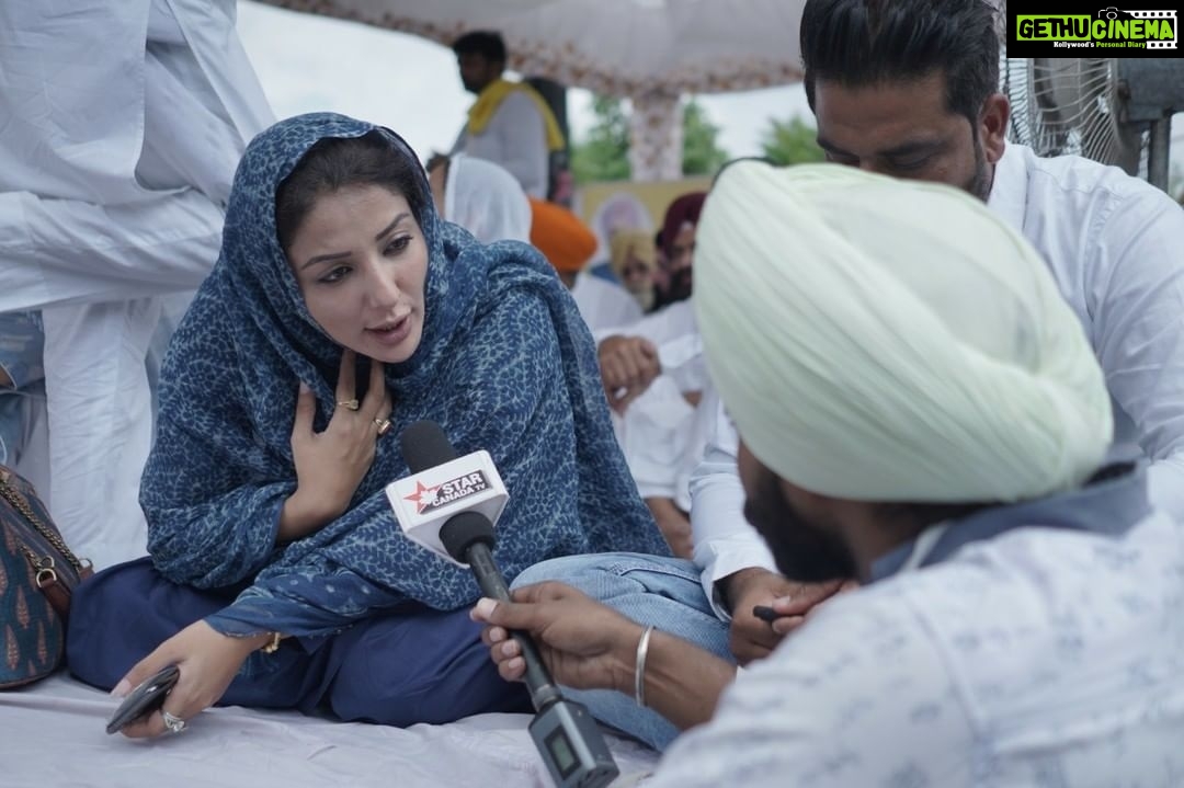 Sonia Mann Instagram - "ਕਿਸੇ ਸਮੱਸਿਆ ਦਾ ਸਰਕਾਰੀ ਹੱਲ ਆਮ ਤੌਰ ‘ਤੇ ਇੱਕ ਸਮੱਸਿਆ ਜਿੰਨਾ ਹੀ ਬੁਰਾ ਹੁੰਦਾ ਹੈ" - ਮਿਲਟਨ ਫ੍ਰਾਈਡਮੈਨ ਸਰਕਾਰ ਵੱਲੋਂ ਹਾਈਵੇ ਬਣਾਉਣ ਲਈ ਵਰਤੀਆਂ ਜਾਣ ਵਾਲੀਆਂ ਕਿਸਾਨਾਂ ਦੀਆਂ ਜ਼ਮੀਨਾਂ ਦਾ ਉਚਿੱਤ ਮੁੱਲ ਨਾ ਮਿਲਣ ਦੇ ਵਿਰੋਧ ਵਿੱਚ ਅੱਜ ਕਿਸਾਨ ਸੜਕ ਸੰਘਰਸ਼ ਕਮੇਟੀ ਦੇ ਸੱਦੇ ਉੱਤੇ ਡੀਸੀ ਦਫ਼ਤਰ, ਮੋਹਾਲੀ ਦੇ ਸਾਹਮਣੇ ਕਿਸਾਨਾਂ ਸਮੇਤ ਧਰਨਾ ਦਿੱਤਾ। “The government solution to a problem is usually as bad as a problem” – Milton Friedman Today, we stood for the farmers' protest in front of the DC office, Mohali, Organized by Kisan Road Sangharsh Committee, against the government for not giving a justified amount to the farmers for building highways using their land.