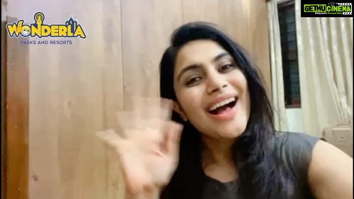 Sonu Gowda Instagram - Did you hear? Wonderla Bangalore is reopening on 12th Aug & I ‘can’t keep calm, can you? Wonderla is my favourite amusement park, variety of rides!!! NO??? I love their hygiene and safety protocols, how neatly they maintained the park. Awesome Opening with an amazing limited period offer of 799.. My weekend plan is ready. What about you? To book your ticket follow the link in my Bio: Link to be put in the bio: https://bit.ly/3xiPNCl #Wonderla #WonderlaBangalore #Bengaluru #Things2doinBengaluru @wonderla_in n @bbenindia @itssucheta