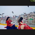 Sonu Gowda Instagram - *SEAGULLS* They are siberian gulls migrate from Seberia, you can see them in Ganga and Yamuna rivers.. It was treasure moment 🤗pics says it all❤️ thanks @rakshit_erappa Varanasi, India