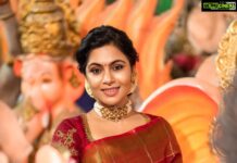 Sonu Gowda Instagram - ಗೌರಿ ಗಣೇಶ ಹಬ್ಬದ ಶುಭಾಷಯಗಳು Wishing you and your family happy Ganesha Chaturthi 🤗🤗🤗 #sonugowda Outfit- @pranidesignstudio Jewellery- @bcos_its_silver MUH- @artistrybyteju Pic- @chidu.ln_portraits Bangalore, India
