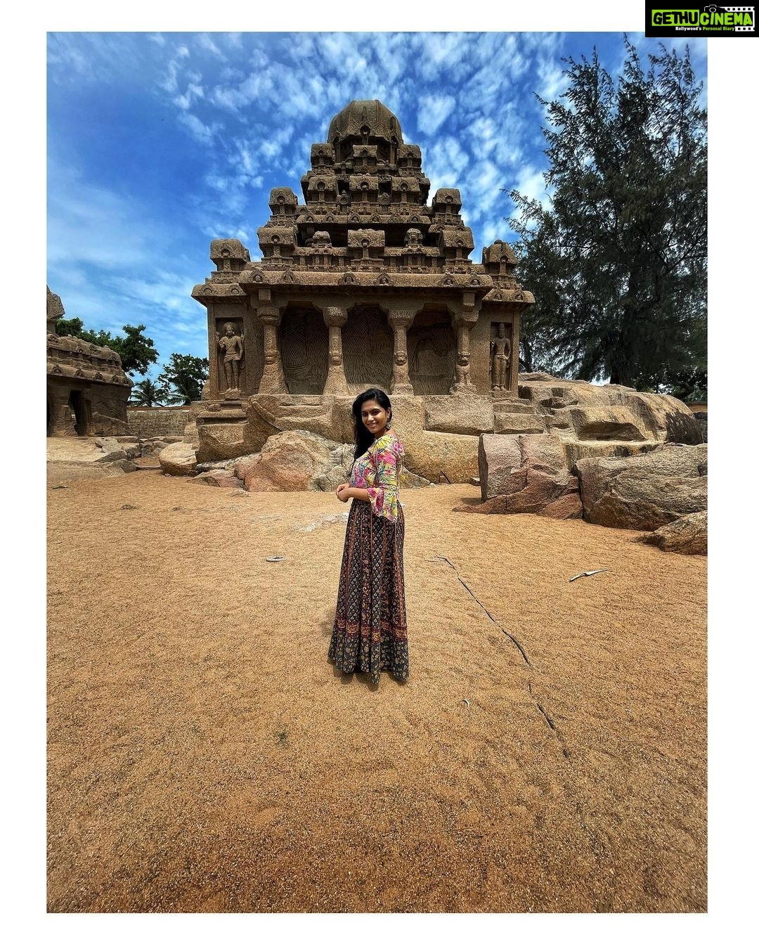 Sonu Gowda Instagram - MAHABALIPURAM- glimpse of spending my sister birthday without her, #unplannedtrip #familyouting Definitely would love to say, it was an eye opening day n spent a special time with family #muchneededbreak #unescoworldheritage #heritageofindia #mahabalipuram #mamallapuram #tamilnadutourism #sonugowda PC: @chandangowda18 Mahabalipuram, Tamil Nadu, India