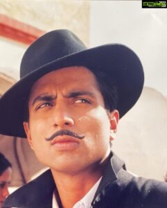 Sonu Sood Instagram - Sadda Punjab
Saddi Zimmevari 🇮🇳

Memories from my first film. 
“Shaeed-E-Azam” Bhagat singh.