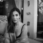 Sophie Choudry Instagram - Real. Unfiltered. Raw. 🖤 When @bharat_rawail told me he wanted to shoot pics with no lights, no filters & no photoshop I realised this would be as raw as it gets. A lil nervous I won’t lie, but in the safest hands. Sometimes it feels good to be bare. Thanku Bharat, Rocky & Tush for these🤍 Photographer & Creative director @bharat_rawail Outfit @rockystarofficial Styling @rockystar100 HMU @tush_91 #blackandwhitephotography #nofilter #raw #unfiltered #asrealasitgets #motd #potd #beauty #sophiechoudry #sundayvibes #ikindawokeuplikethis #sundayfeels