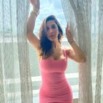 Sophie Choudry Instagram – A lil Pink me up 💕

#pink #pinkdress #catchthelight #naturallight #prettyinpink #sophiechoudry #tbt #throwbackthursday 
📸 @tush_91