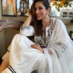Sophie Choudry Instagram – Eid lunch got me like 🤩🤪😋 
Hope everyone had a special day & celebrated safely with their loved ones!!

#eid #eidmubarak #eiduladha #eidoutfit #happiness #indianoutfit #foodmakesmehappy #gratitude #sheerkhurma #biryaniday #eidathome #prettiness #sophiechoudry