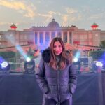 Sophie Choudry Instagram – Last soundcheck of 2021 in the most magical place! Beyond grateful I can end this year doing what I love most🙏🏼🧿 Wish me luck na?☺️
Wherever you are, I pray you & your loved ones are happy & healthy. May 2022 be kind to all of us💜💜

#bye2021 #hello2022 #gratitude #soundcheck #giglife #lastdayoftheyear #sophiechoudry #letsdothis #rafflesudaipur #udaipur #teamsophie Raffles Udaipur