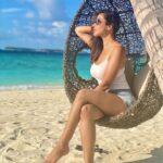 Sophie Choudry Instagram - If I’m not on it, I’m dreamin it 🏝 #islandgirl #beachlover #beachlife #ocean #perfectview #daydreamer #glowgetter #tuesdayvibes #positivevibesonly