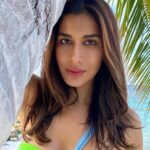 Sophie Choudry Instagram – “The new dawn blooms as we free it
For there is always light,
if only we’re brave enough to see it
If only we’re brave enough to be it”
-Amanda Gorman

#bethelight #positivevibesonly #naturallight #magichour #nofilterneeded #gratitude #sophiechoudry 
📸 @ambereen01