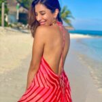 Sophie Choudry Instagram - “She will be the one standing by the ocean with the sun in her hair and a smile like a love song rising from the sea...”🧜‍♀️ Top: vintage @fendi Earrings @tanzire.co @tanimakhosla My all in one @ambereen01 #motd #ocean #travel mk#weekendmood #holidays #sunkissed #beachvibes #fendi #beachlife #beauty #maldives #islandgirl #sunshine #lifestyle #baglionimaldives #moodoftheday #sophiechoudry