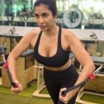 Sophie Choudry Instagram - On Mondays we hustle. Actually, we do that everyday 🙌🏼 P.s Even pilates girls gym it! #focus #hustle #dreambig #workhard #hustleforthatmuscle #gymmotivation #nomakeup #nofilterneeded #pilatesgirl #strengthtraining #fitnessgoals #sophiefit #sophiechoudry #hello2021
