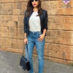 Sophie Choudry Instagram - Nothing like denim & leather to make for a super stylish look😎Let the last few days of 2020 end on a good note! @myntra #EndOfReasonSale is live now till 24th Dec! I'm planning to hoard on the latest stylish winter wear from my favourite brands all at 50-80% off👏🏼👏🏼 Tap the link in my bio to grab the best deals before they're gone! Also, first time shoppers get Flat Rs.500 Off on first order + Free Shipping for 1 month. Product code: 12665344 , 7329814 , 9368343 P.s Swipe to see the cute msg on my tee😍 #IndiasBIGGESTFashionSale #MyntraEORS #MyntraEndOfReasonSale #galleri5InfluenStar #leatherjacket #denim