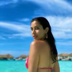 Sophie Choudry Instagram – Ready to leave you behind 2020.. 

#livingmybestlife  #wanderlust #positivevibesonly #maldives #tuesdaythoughts #goodvibes #islandgirl #beachlife #nofilterneeded #ocean #baglionimaldives #sophiechoudry 

🏝 @baglioniresortmaldives 
@travmasters_ @oneaboveglobal 
Earrings @so_fetch_love  @tanimakhosla 
Mia complice, all in one @ambereen01 💜 Baglioni Resort Maldives