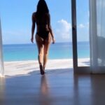 Sophie Choudry Instagram – Stepping into paradise…💙@baglioniresortmaldives  @vtravelscapes @oneaboveglobal 
#baglionimaldives #baglionihotels #maldives #positivevibesonly #roomwithaview #beachbody #paradise #beachlife #bikini #reelitfeelit #sophiechoudry #beachvibes #gratitude
