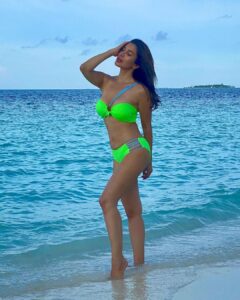 Sophie Choudry Instagram - When you wake up in paradise💚🏝🙏🏼 @baglioniresortmaldives @travmasters_  @vtravelscapes

Bikini @flirtatious_india 
 
#BaglioniMaldives #paradise 
 #BaglioniResorts 
#maldives #maldivesislands #positivevibesonly #islandlife #sundayfeels #gratitude