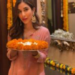 Sophie Choudry Instagram - Now more than ever we need love & light so sending it to you in abundance...Happy Diwali everyone..Shine on🧡🪔 #happydiwali #diwali #diwaliathome #diyas #loveandlight #positivevibesonly #sophiechoudry