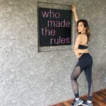 Sophie Choudry Instagram - “Don’t ever let anyone tell you you can’t make your own rules!”✌🏼 What an inspiring weekend it’s been for girls across the world thanks to the amazing VP elect @kamalaharris .. We all have our own path, we all have our own obstacles to overcome but don’t let someone else deter you from your own dreams whatever they may be💜 #mondaymotivation #positivevibesonly #positivethinking #goodvibes #shine #slay #sophiechoudry