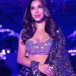 Sophie Choudry Instagram - Oh Chann di kudi… ✨🌙🤩 In the most stunning Lehenga @manishmalhotraworld @manishmalhotraworld Jewels @azotiique HMU @divyachablani15 #lehenga #bijleebijlee #ootn #desigirl #indianoutfit #styleinspo #paris #sophiechoudry #bling #shimmer #gratitude #makingmemories Chateau De Chantilly