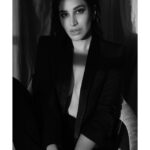 Sophie Choudry Instagram – Life is what happens between the black and white🖤

📸 @sashajairam 
HMU @tush_91 @ambereenyusuf 

#blackandwhite #shadows #greyareas #sophiechoudry #lifelessons #thursdaythoughts #blackandwhitephotography