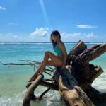 Sophie Choudry Instagram – I can sea clearly now🌊🏝 
#mentallyonthebeach 

👙 @flirtatious_india 
@tanimakhosla 
#takemeback #perfectview #bestseatinthehouse #islandgirl #paradise #oceanlife #mothernature #discoversoneva #nofilterneeded #sophiechoudry #beachlife #maldives