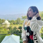 Sophie Choudry Instagram – Look for the beauty in each day & within you❤️ #tuesdaythoughts

#photodump #2022 newyear #nature #udaipur #wanderlust #grateful #sophiechoudry #positivevibesonly Raffles Udaipur