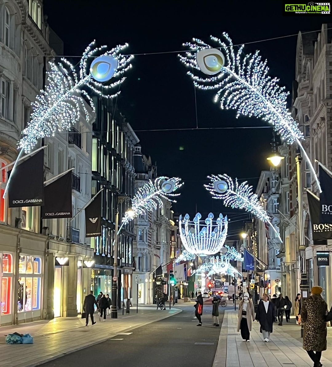 Sophie Choudry Instagram - The most wonderful time of the year #photodump βοΈβοΈππ€ #cosy #london #winterfeels #wintervibes #xmasfeels #xmaslights #christmasdecor #traveldiaries #sophiechoudry #latergram London, United Kingdom