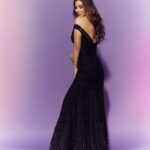 Sophie Choudry Instagram - When you pay tribute to the black lady while hosting the @filmfare OTT awards🖤 👗 @rohitgandhirahulkhanna Jewels @farahkhanali @farahkhanworld HMU @miteshrajani 📸 @mayur_butwani #filmfare #filmfareottawards2021 #myglammfilmfareottawards #redcarpetstyle #ootn #blackgown #styleinspo #sophiechoudry #eventdiaries