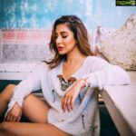 Sophie Choudry Instagram - Decemberin🥶🥵 (or DecemberRain?) Photographer & Creative director @bharat_rawail Outfit & styling @rockystar100 HMU @tush_91 #december #sweaterweather #ootd #hellodecember #cantbelieveitsraining #sophiechoudry #winterinmumbai # naturallightphotography #styleinspo
